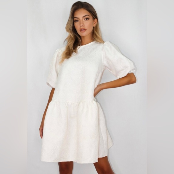 White extreme over sized baby doll dress - Picture 2 of 8